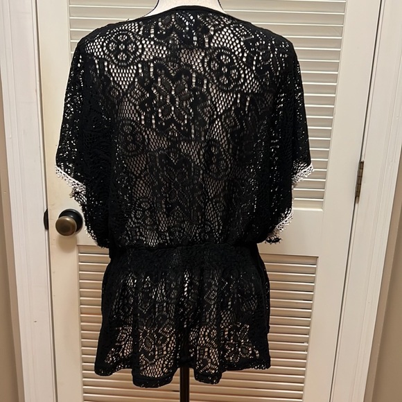 199. Charming Charlie Rain Crocheted Top in Black with White, Size Medium - Picture 11 of 16